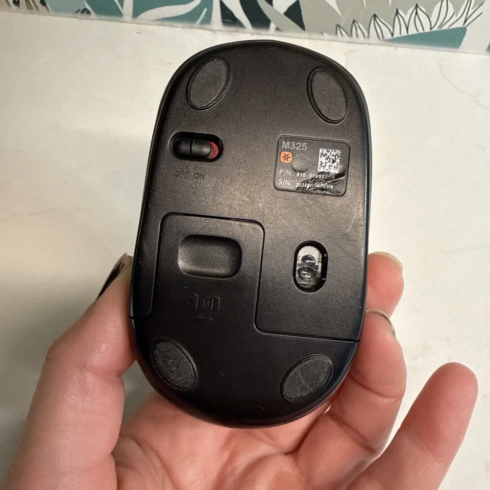 Logitech M325 M-R0039 Blue Black Wireless 4-Way Scrolling NO DANGLE‎